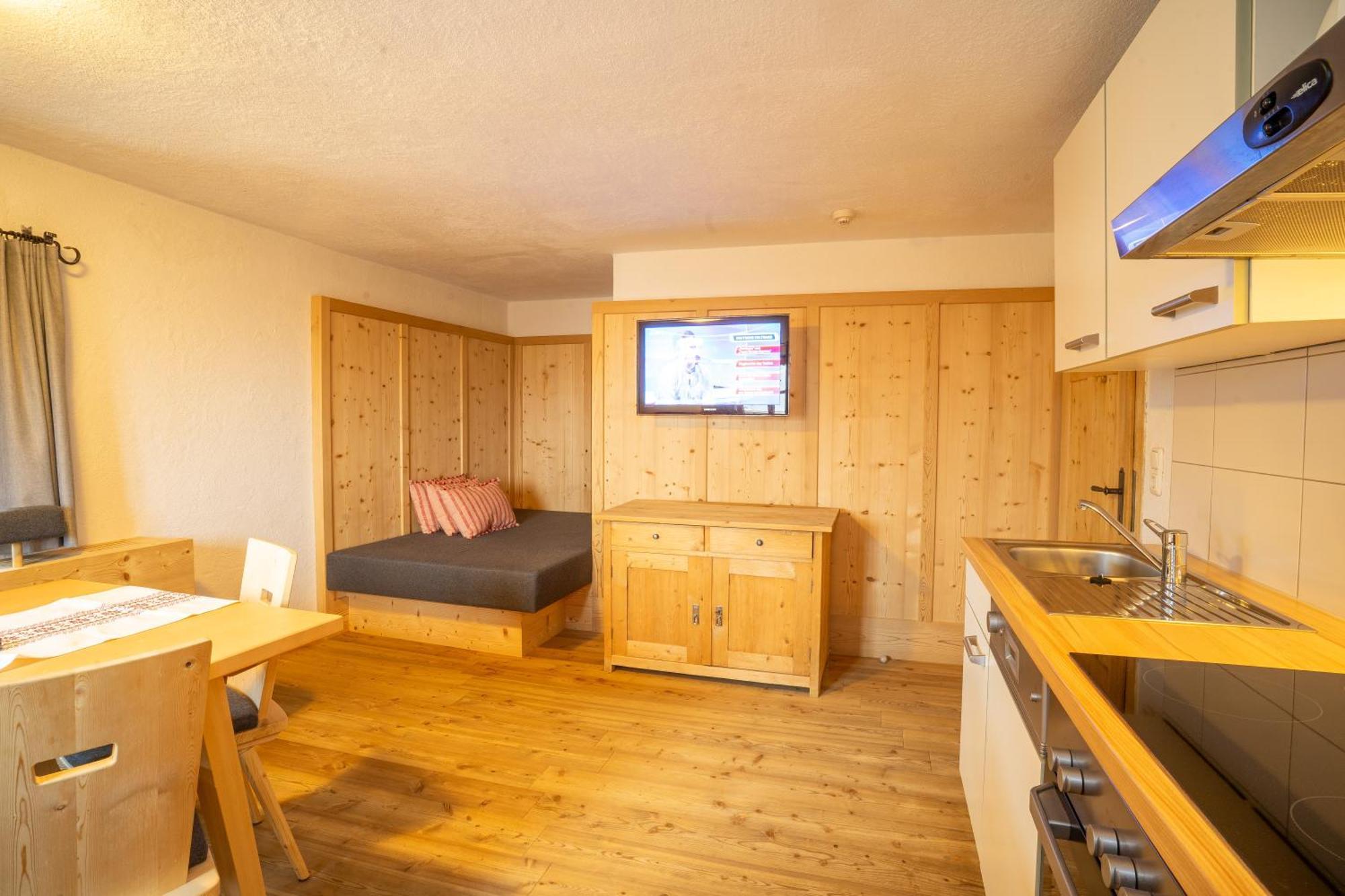 Weberstube Weberhaus Zollhaus Zollstöckl Apartment Obertilliach